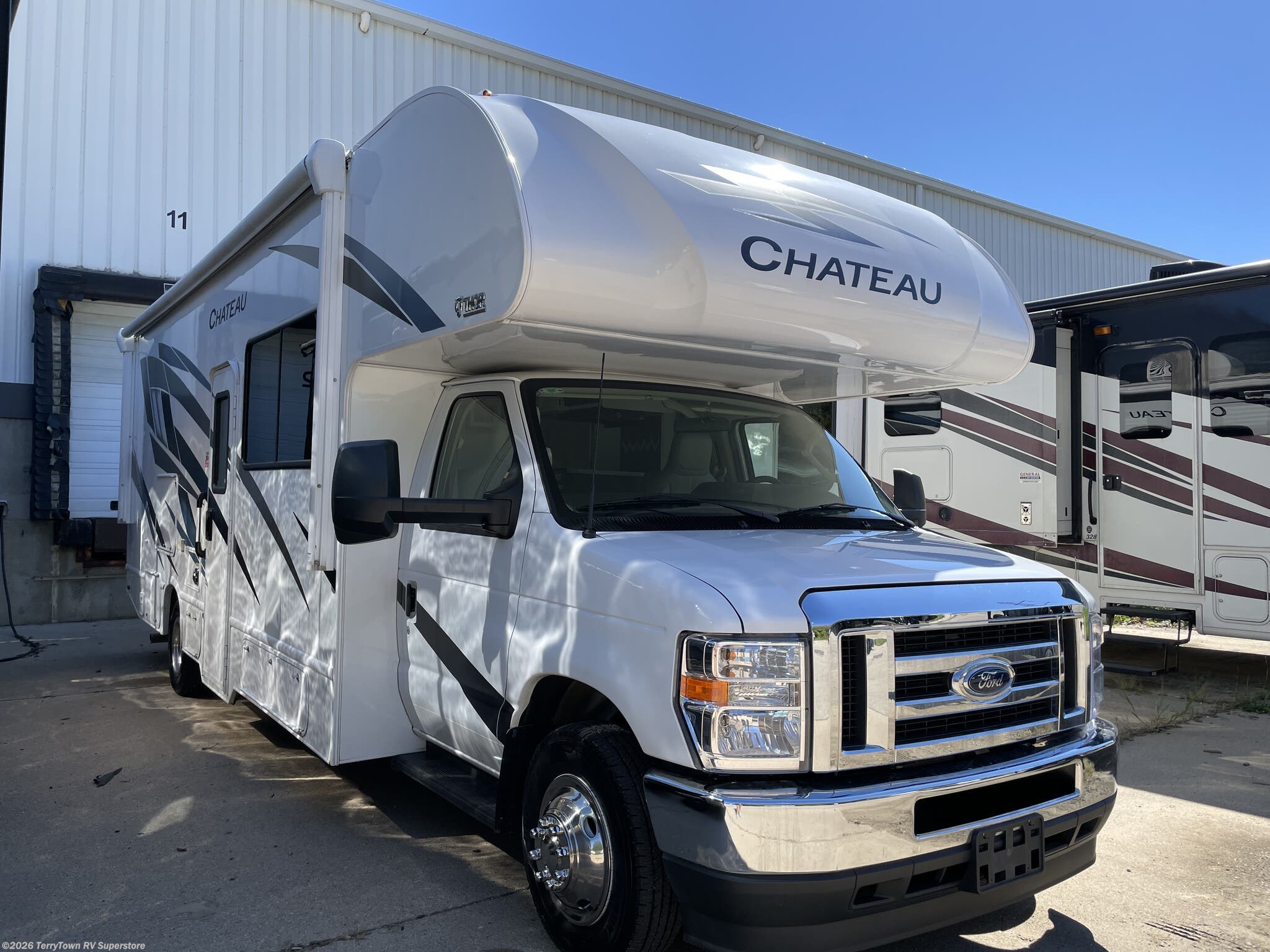 Used 2024  Thor Motor Coach Chateau 27R by Thor Motor Coach from TerryTown RV Superstore in Grand Rapids, MI