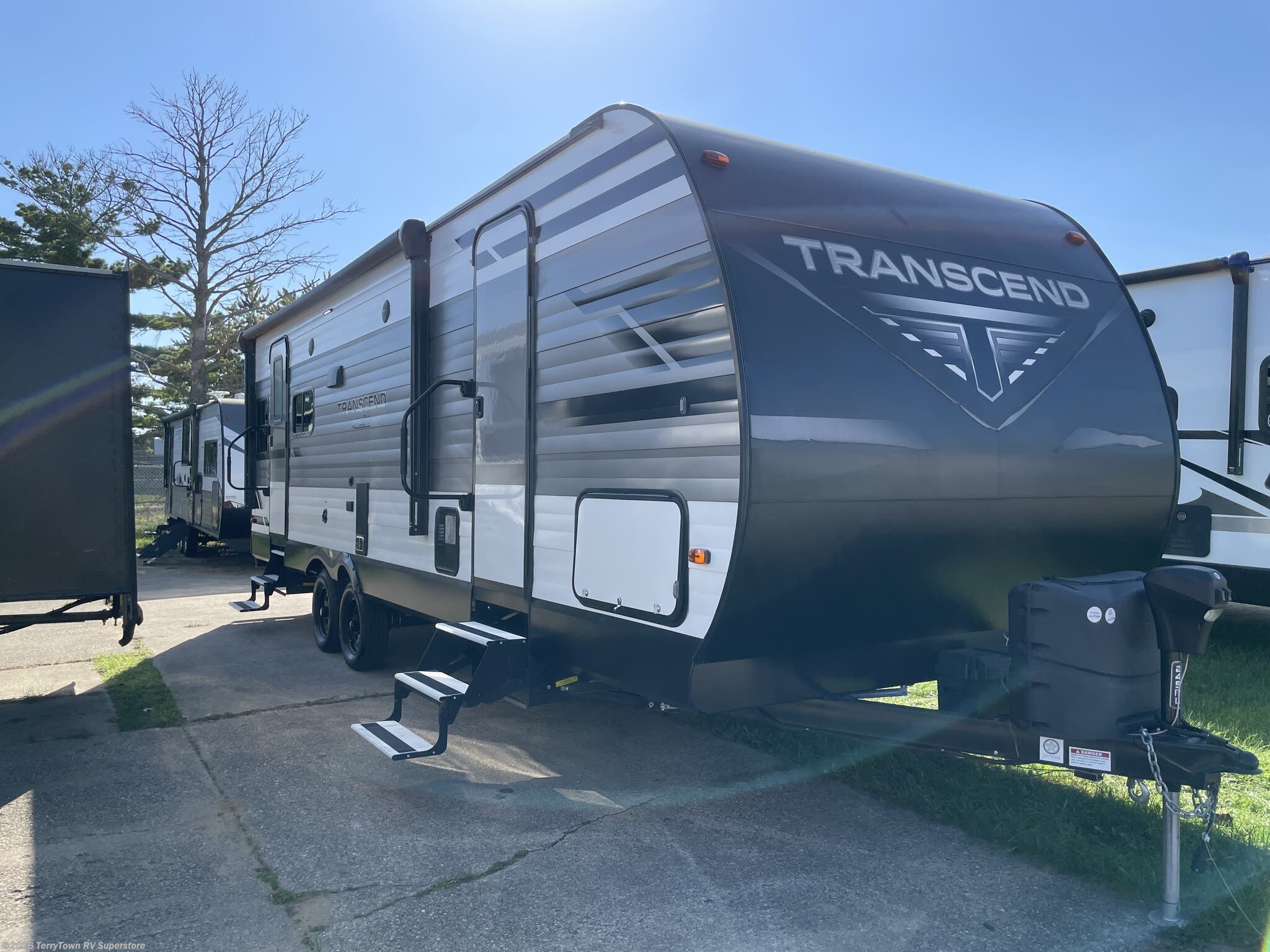 Used 2021  Grand Design Transcend Xplor 245RL by Grand Design from TerryTown RV Superstore in Grand Rapids, MI