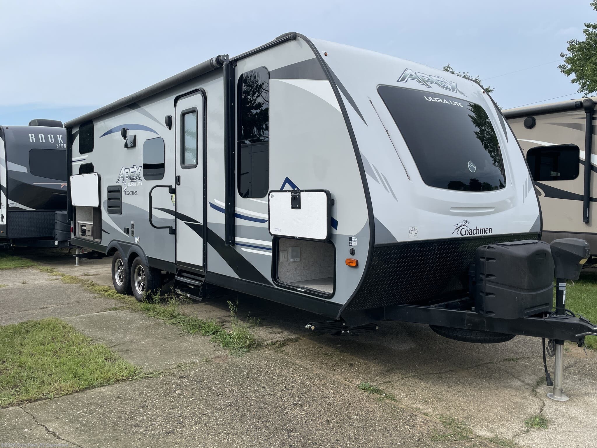 Used 2020 Coachmen Apex Ultra-Lite 245BHS available in Grand Rapids, Michigan