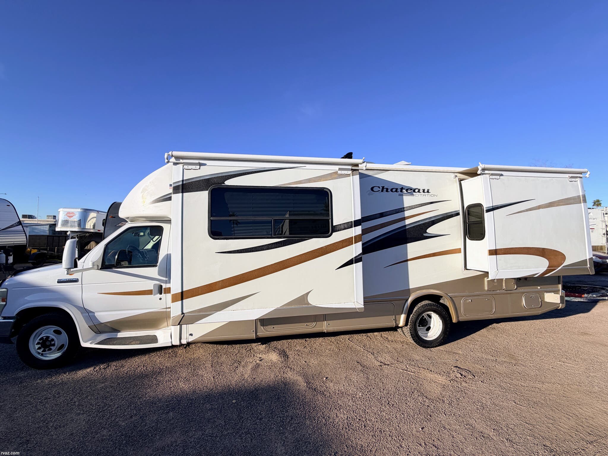 Used 2010 Four Winds International Chateau 28BK available in Mesa, Arizona