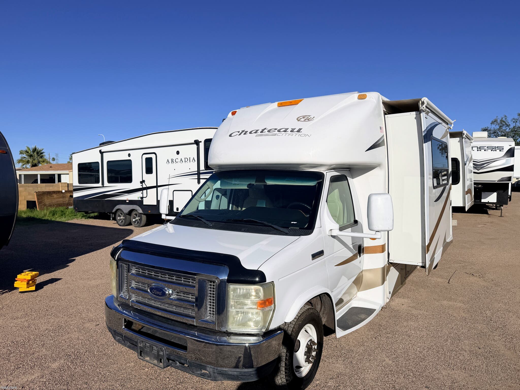 Used 2010 Four Winds International Chateau 28BK available in Mesa, Arizona