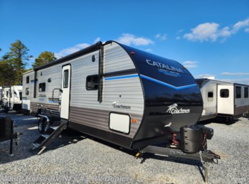 New 2023 Coachmen Catalina Legacy Edition 303QBCK available in Egg Harbor City, New Jersey
