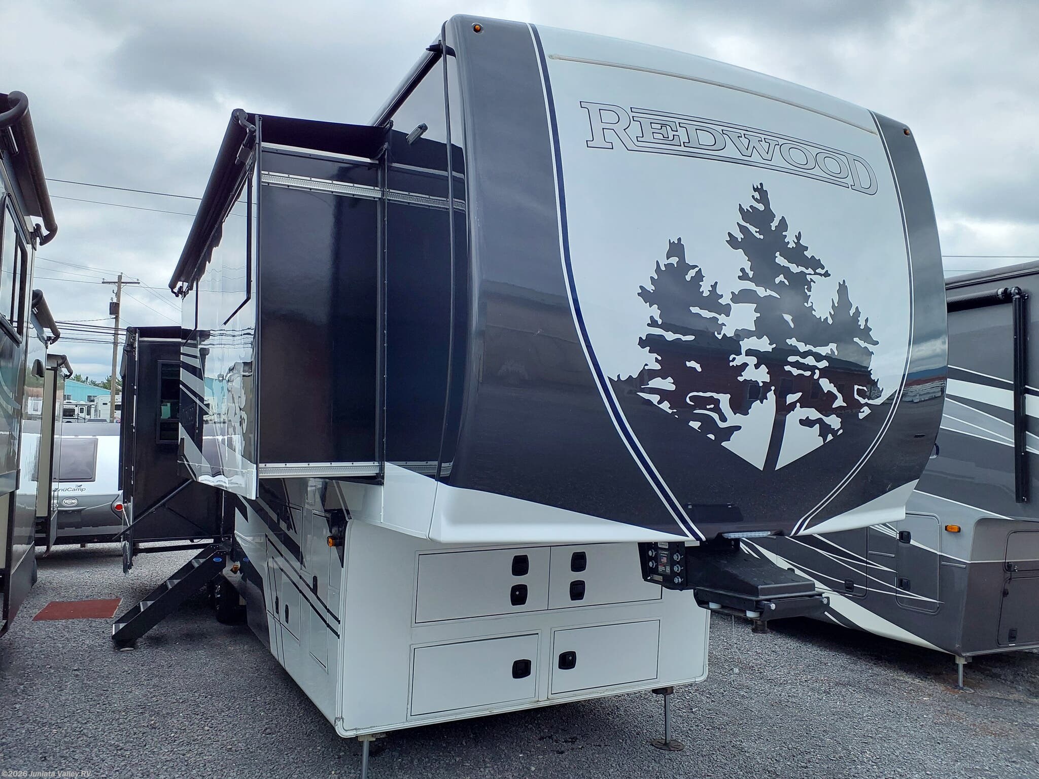 New 2026 CrossRoads Redwood 371RL available in Mifflintown, Pennsylvania