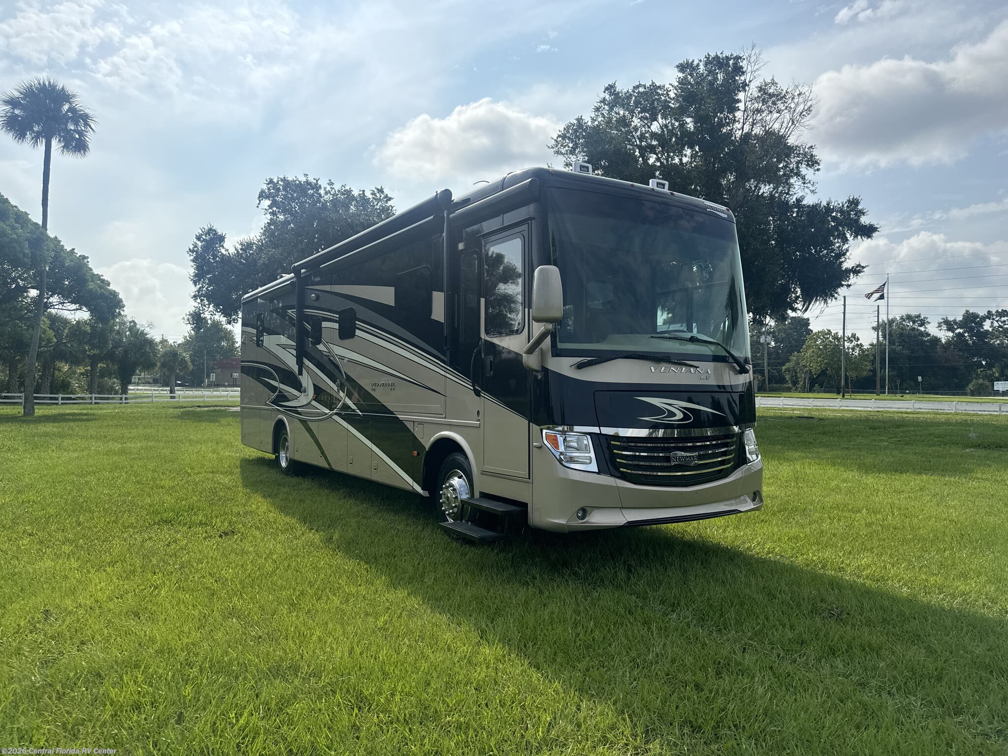 Used 2016  Newmar Ventana LE 3709 by Newmar from Central Florida RV Center in Apopka, FL