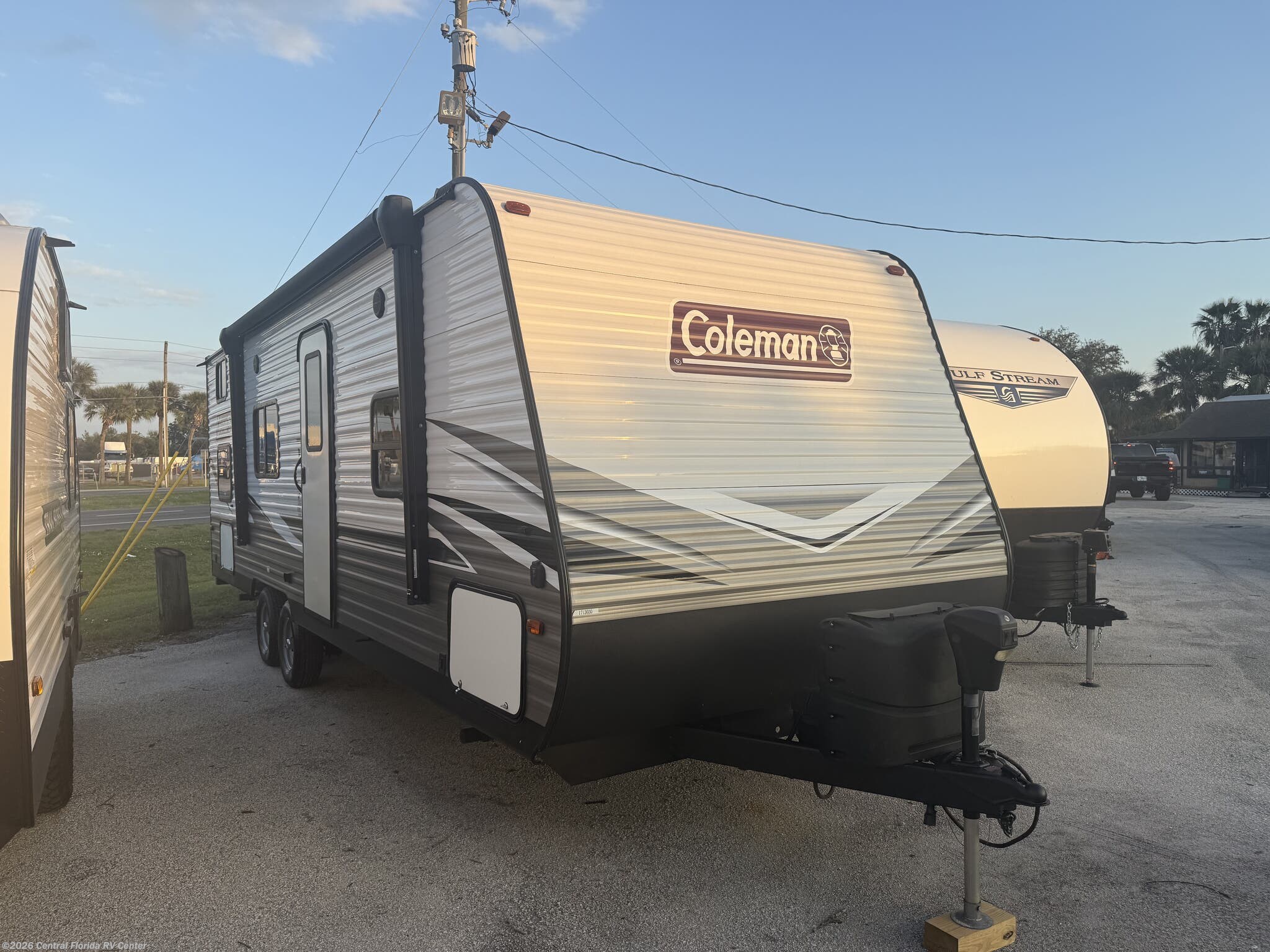 Used 2020 Dutchmen Coleman Lantern LT 274BH available in Apopka, Florida