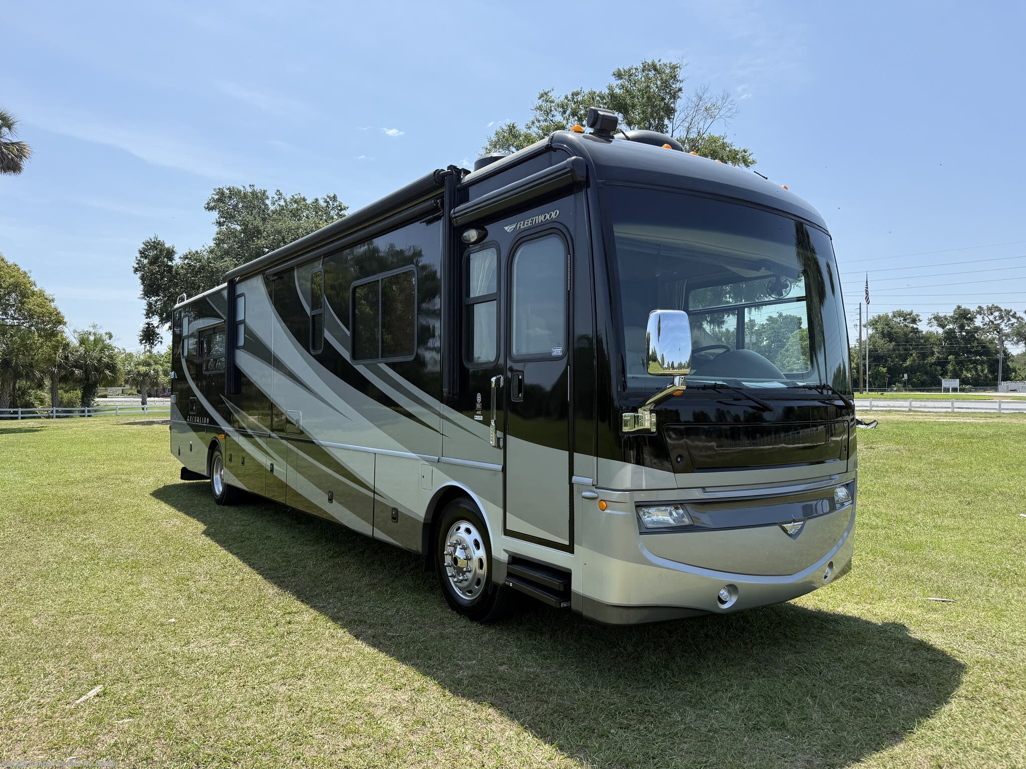 Used 2008 Fleetwood Excursion 40E available in Apopka, Florida