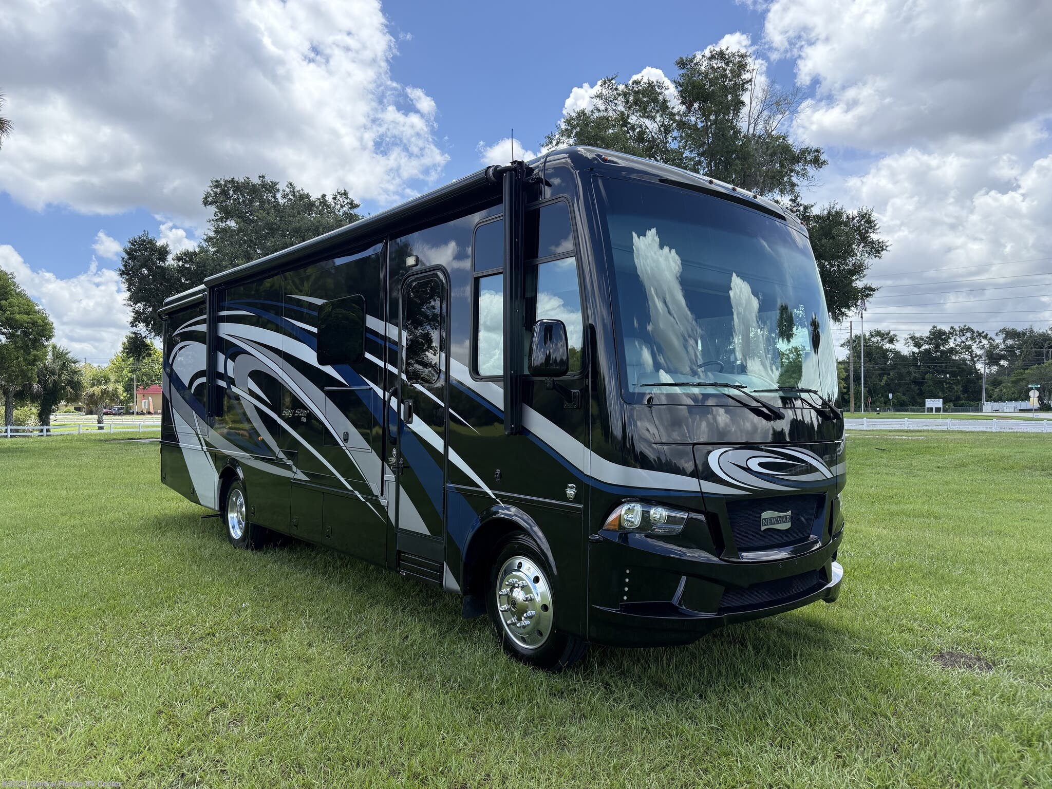 Used 2019 Newmar Bay Star 3226 available in Apopka, Florida