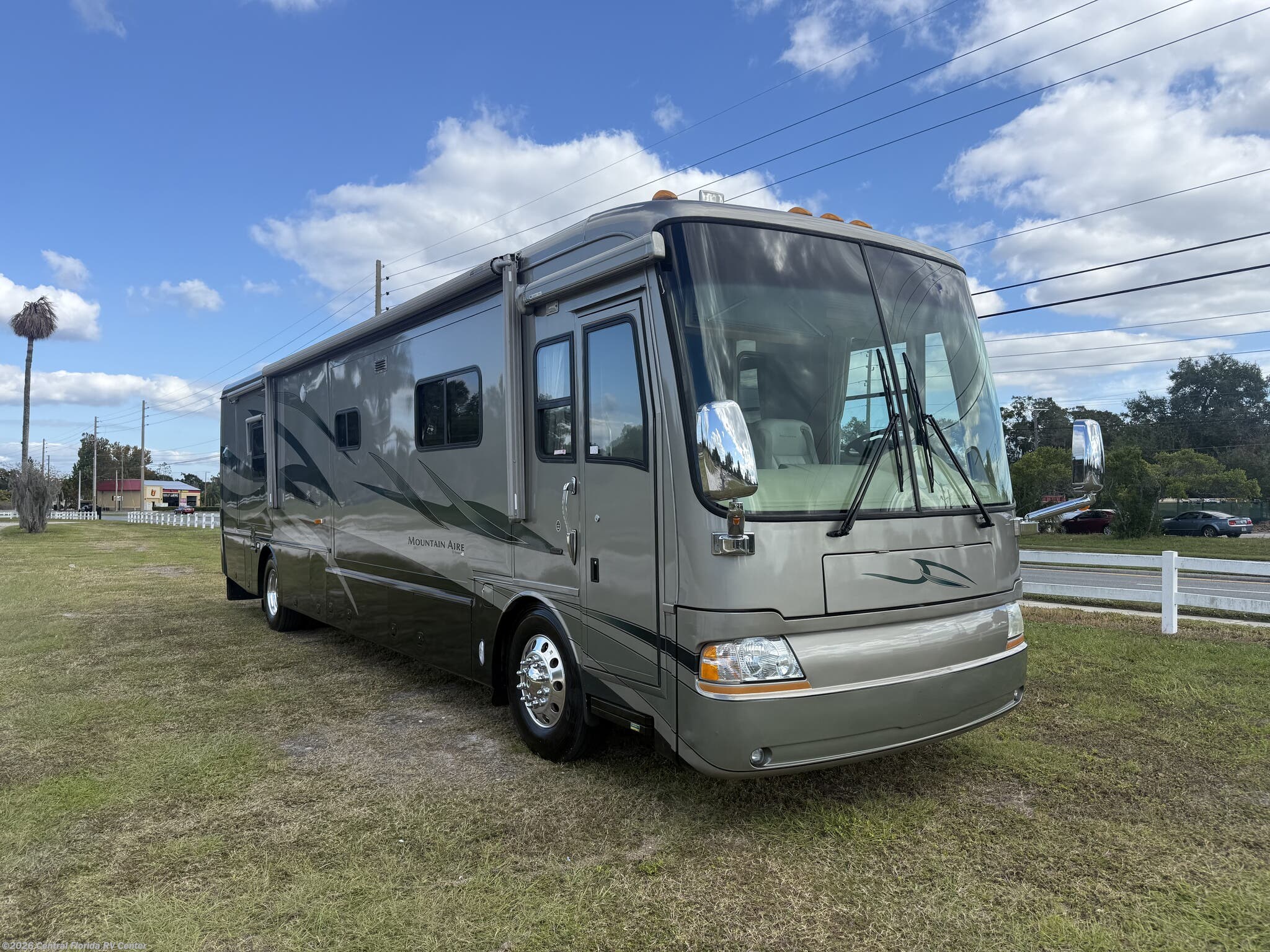 Used 2005  Newmar Mountain Aire 4032 by Newmar from Central Florida RV Center in Apopka, FL
