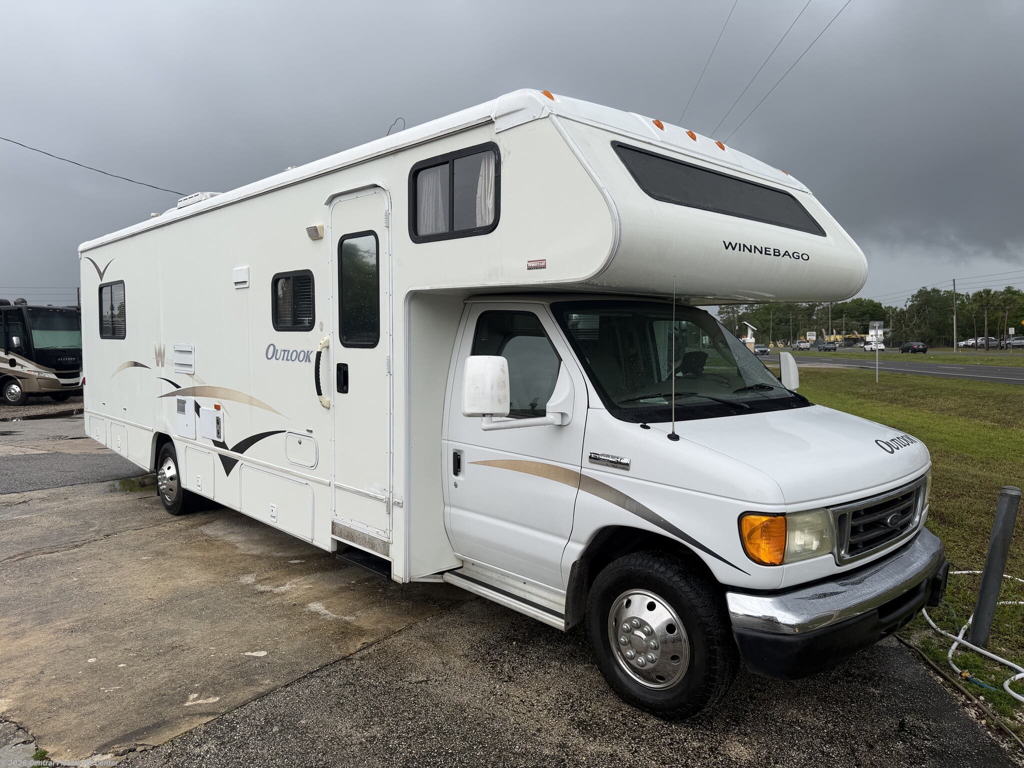 Used 2006 Winnebago Outlook 31C available in Apopka, Florida