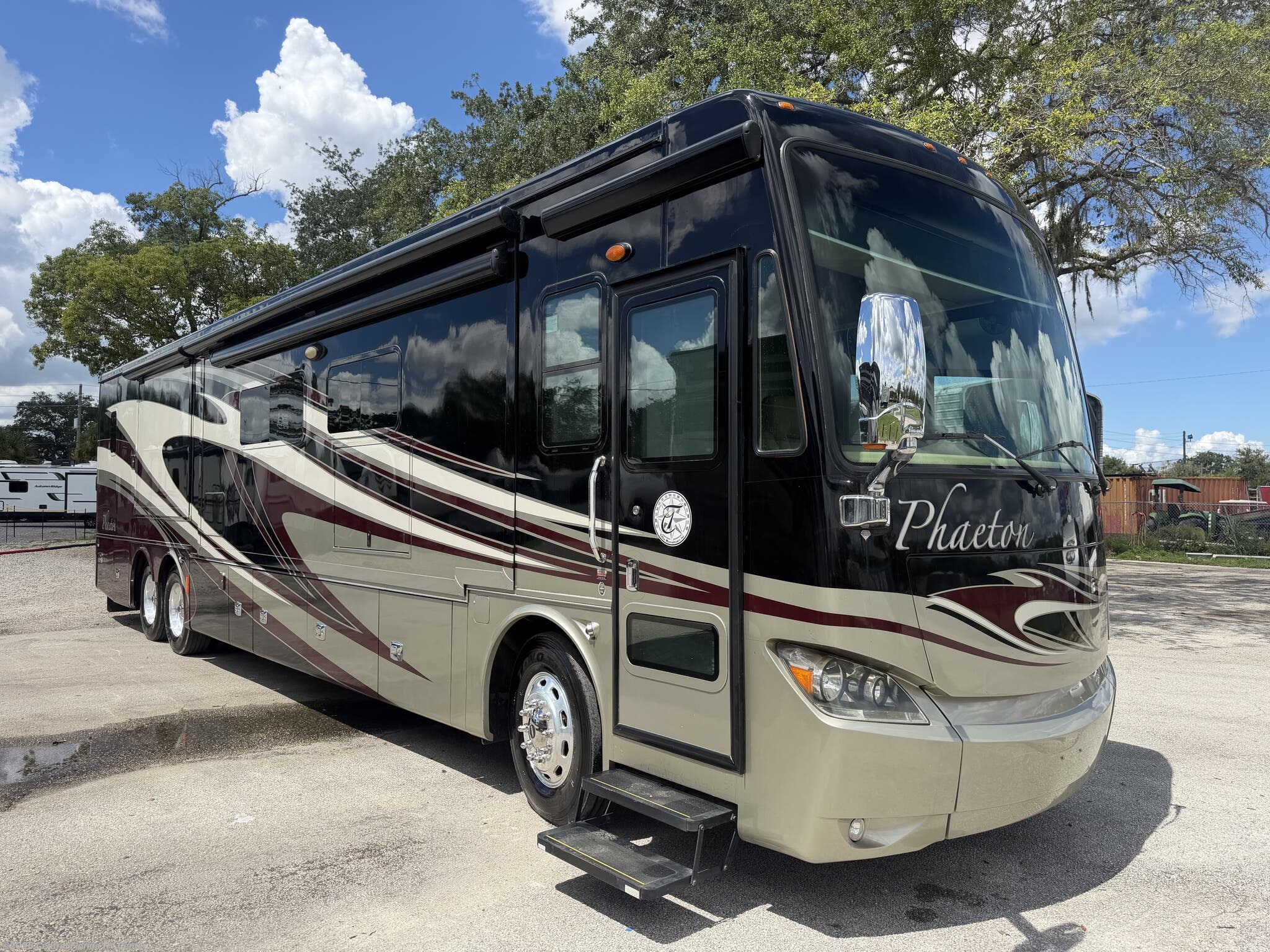 Used 2014 Tiffin Phaeton 42LH available in Apopka, Florida