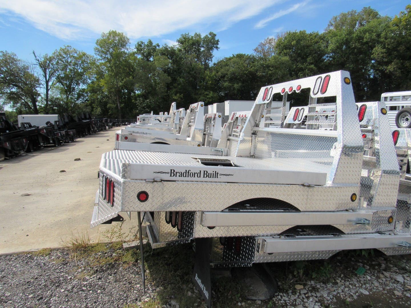 Flatbed 2019 Bradford Built BBALUMWORKBED848438 TrailersUSA