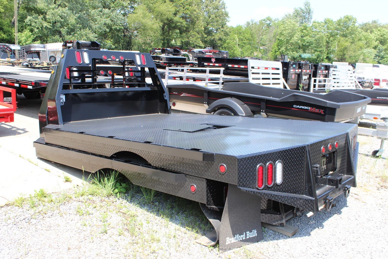 Flatbed 2019 Bradford Built BBWORKBED9613634RR TrailersUSA