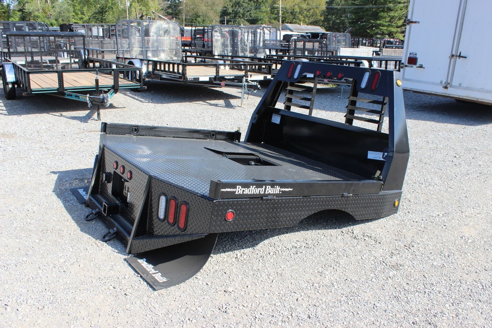 Flatbed 2019 Bradford Built BBWORKBED848438 TrailersUSA