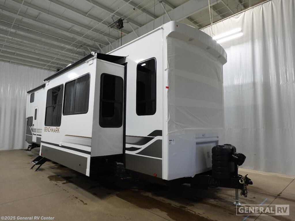 New 2025 Alliance RV Benchmark 42LFT available in North Canton, Ohio