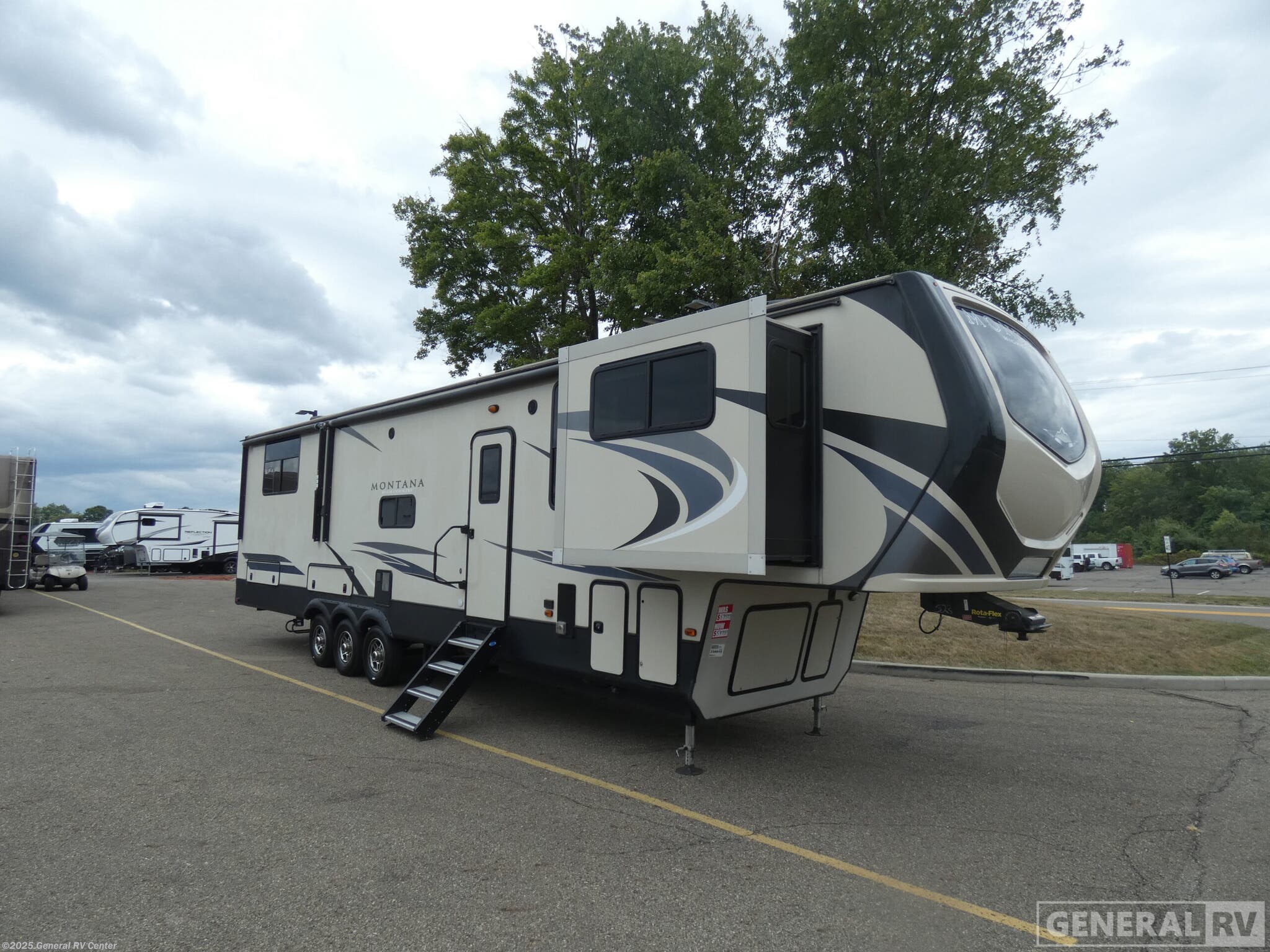 Used 2020 Keystone Montana 381TH-4SL available in North Canton, Ohio