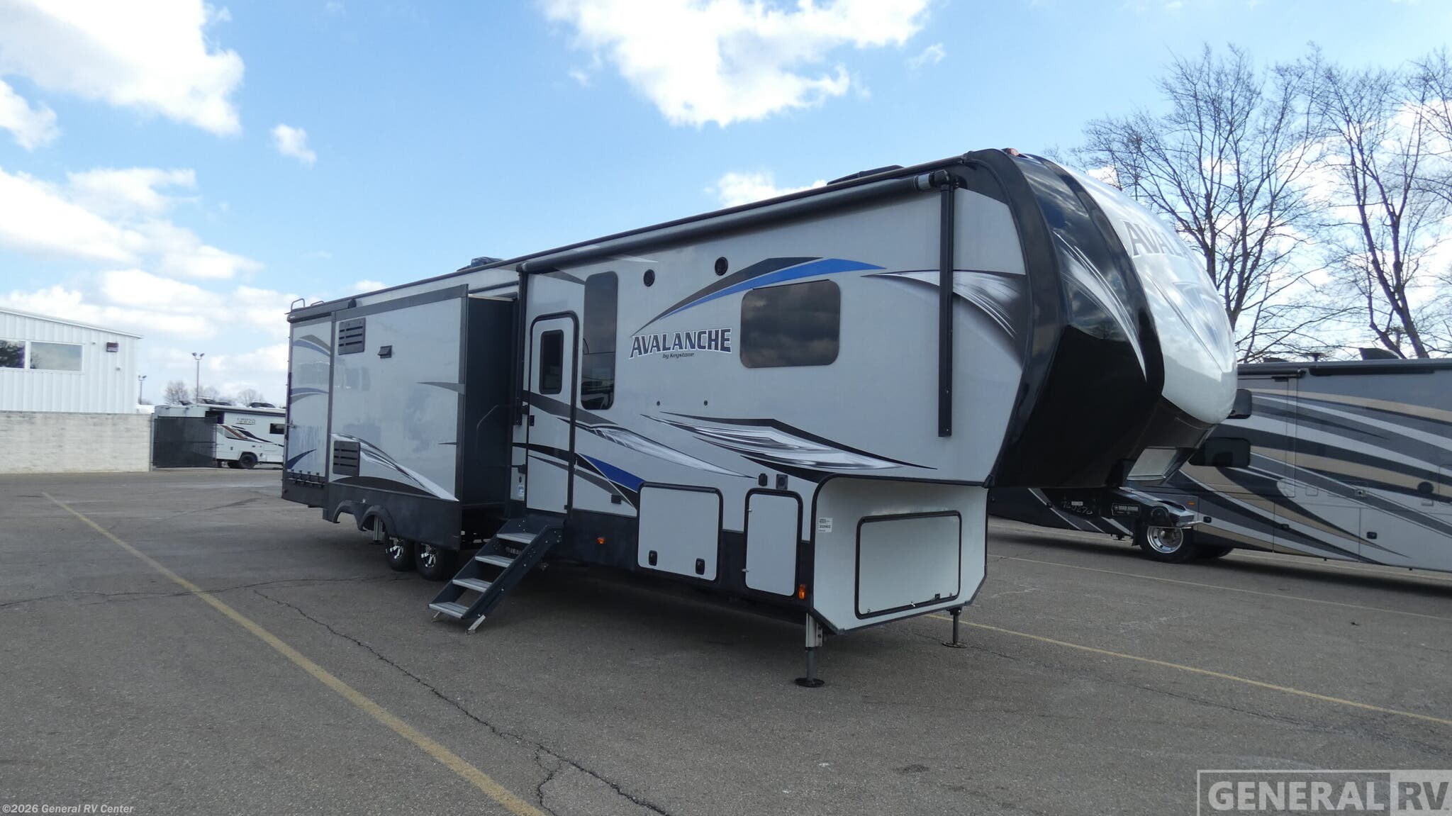 Used 2020 Keystone Avalanche 385BG available in North Canton, Ohio
