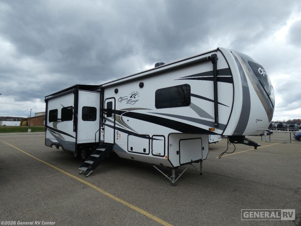 Used 2023 Highland Ridge Open Range 374BHS-4SL available in North Canton, Ohio