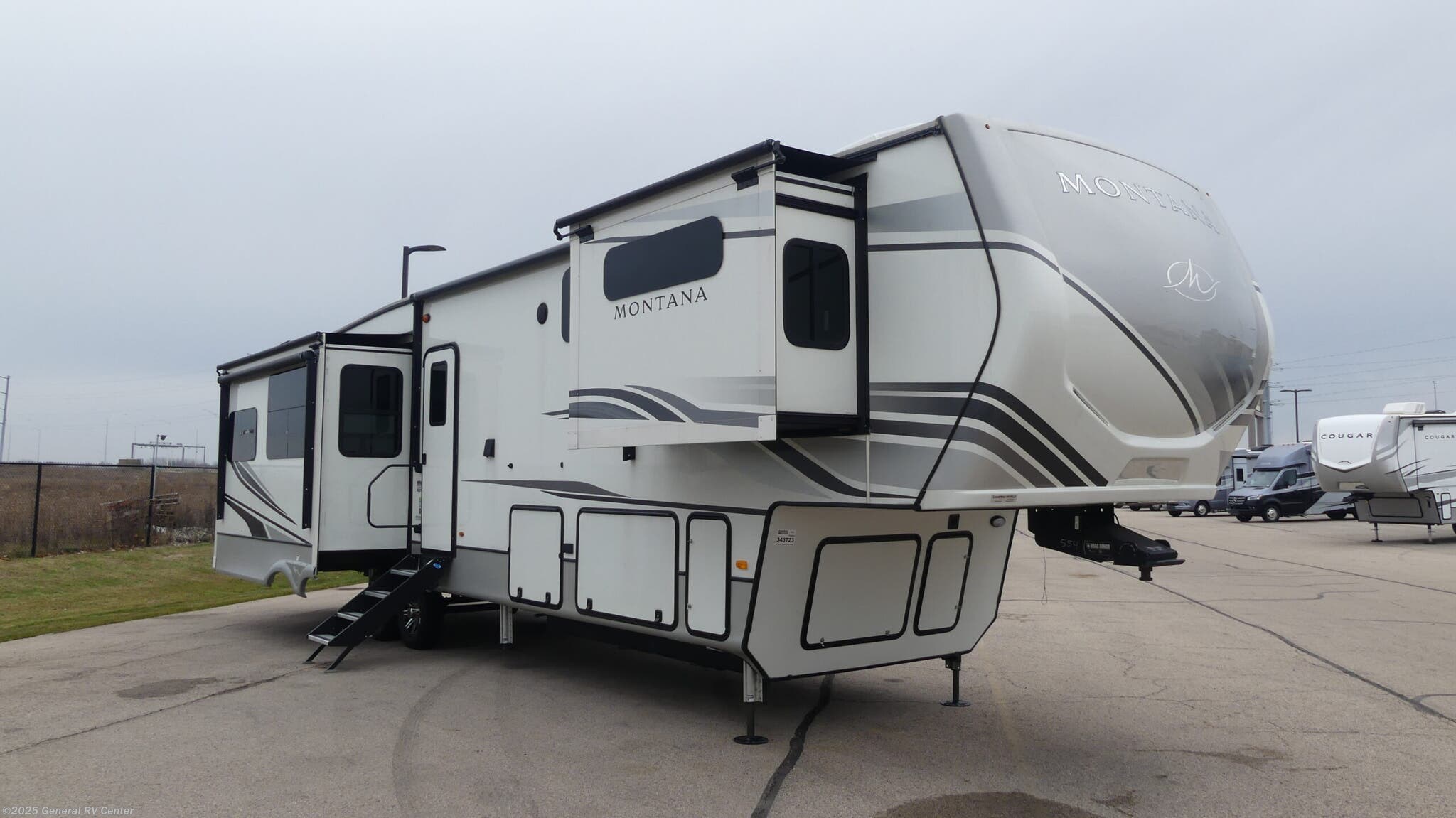 Used 2022 Keystone Montana 3781RL available in Huntley, Illinois