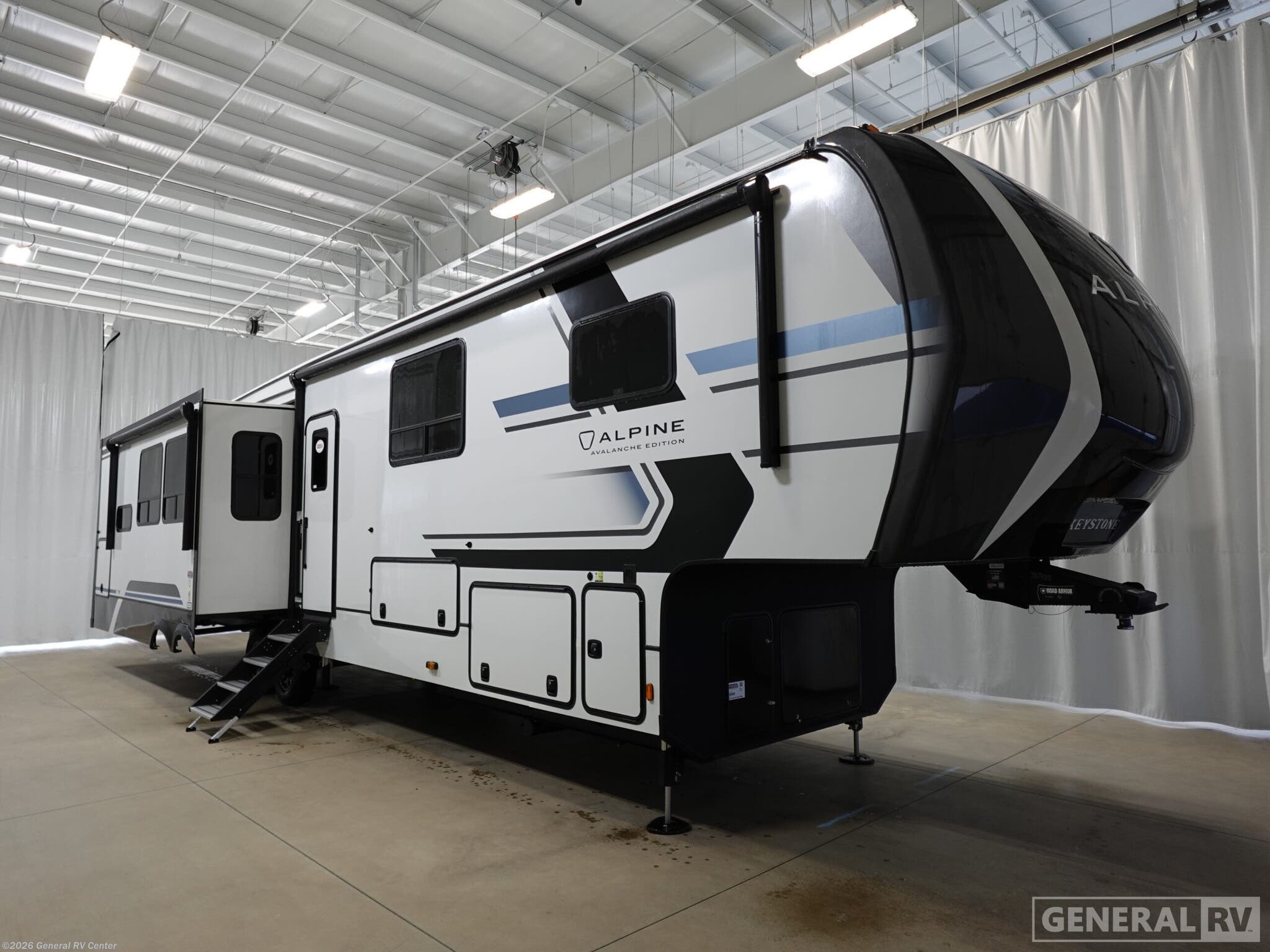 New 2026 Keystone Alpine Avalanche Edition 379MB available in Huntley, Illinois