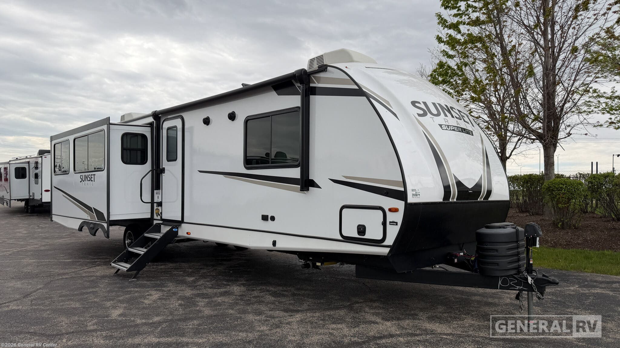Used 2024  CrossRoads Sunset Trail Super Lite SS330SI by CrossRoads from General RV Center in Huntley, IL