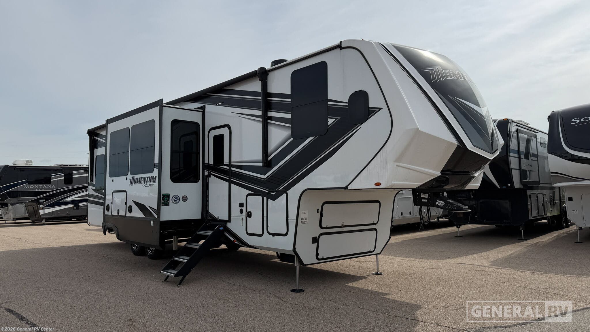 Used 2024  Grand Design Momentum 349M by Grand Design from General RV Center in Huntley, IL