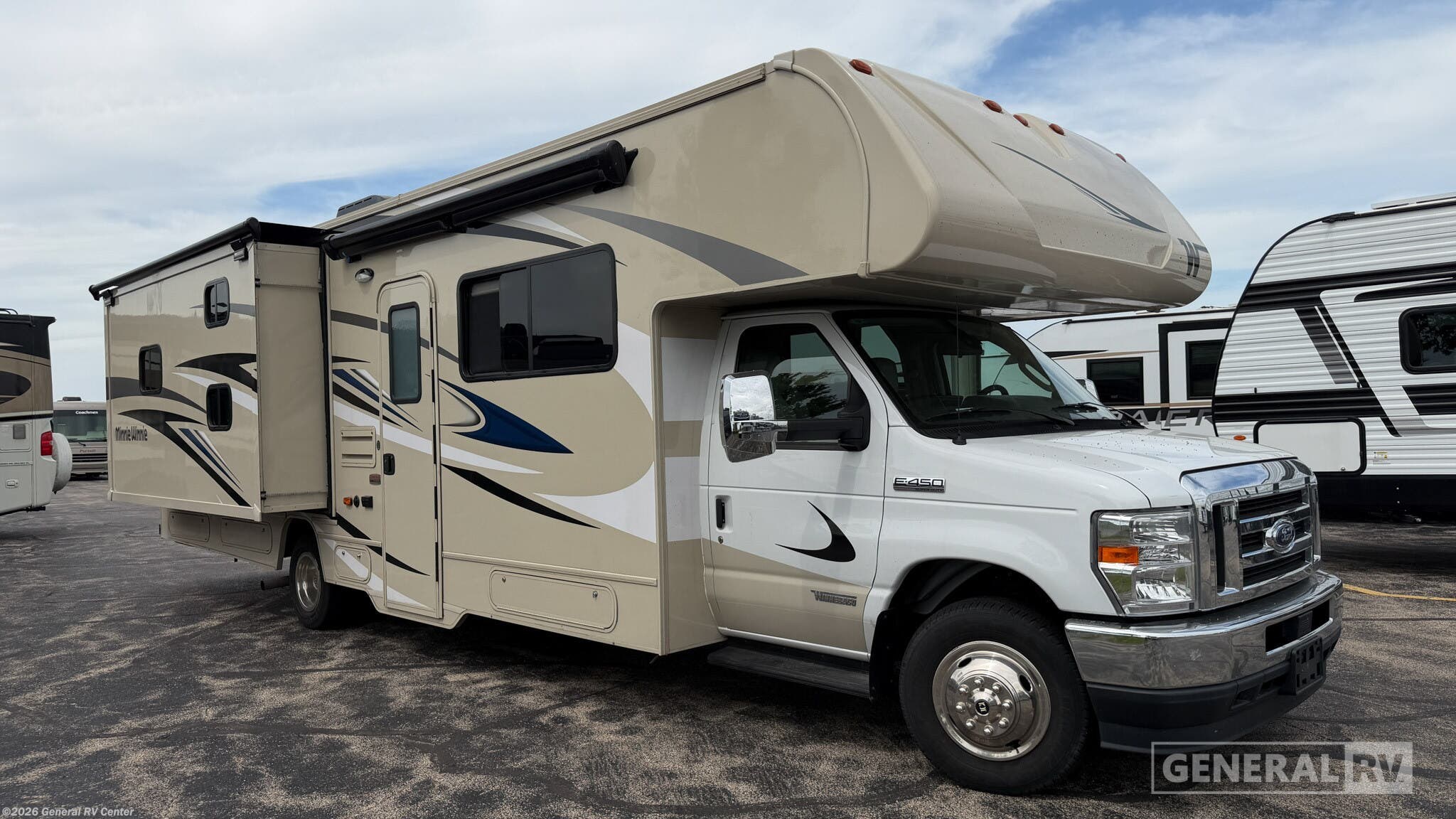 Used 2023  Winnebago Minnie Winnie 31H by Winnebago from General RV Center in Huntley, IL