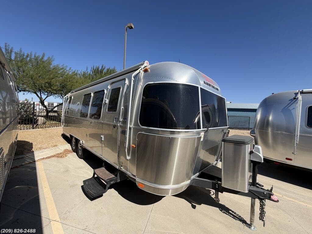 Used 2015  Airstream Flying Cloud 28RB by Airstream from Toscano RV in Los Banos, CA