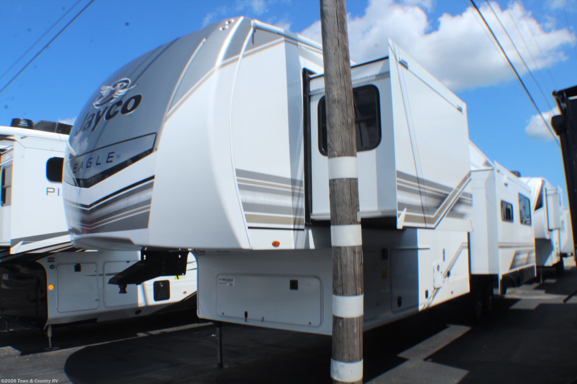 New 2027 Jayco Eagle 335LSTS available in Clyde, Ohio