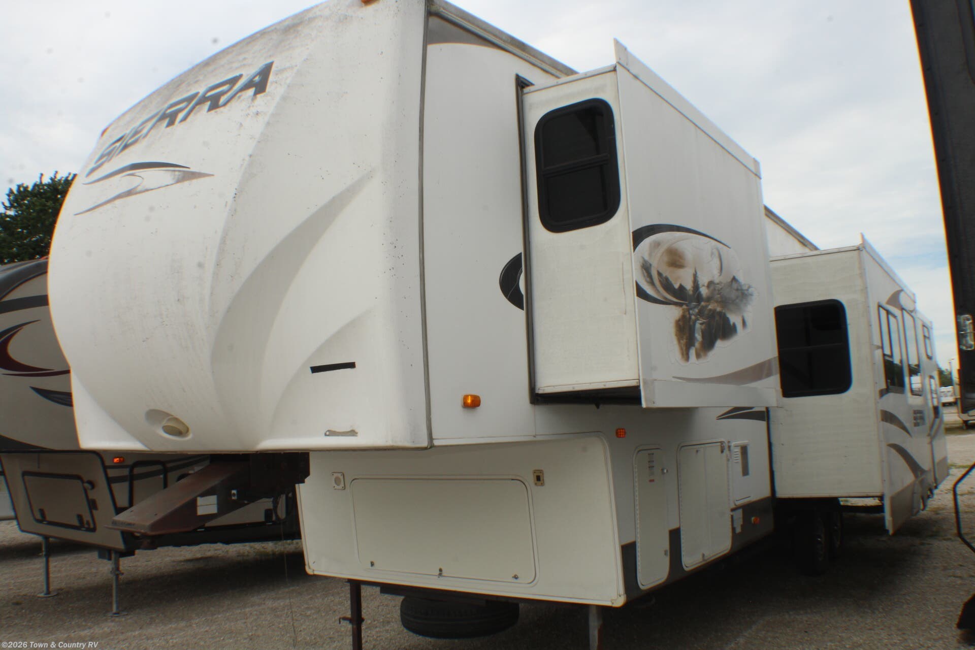 Used 2010  Forest River Sierra 355QBQ by Forest River from Town & Country RV in Clyde, OH