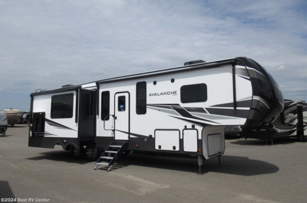 Fifth Wheel - 2020 Keystone Avalanche 338GK | TrailersUSA