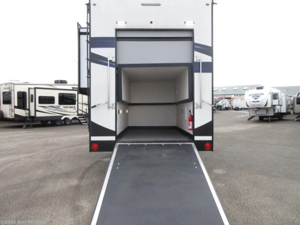 Fifth Wheel - 2019 Keystone Fuzion 410 | TrailersUSA