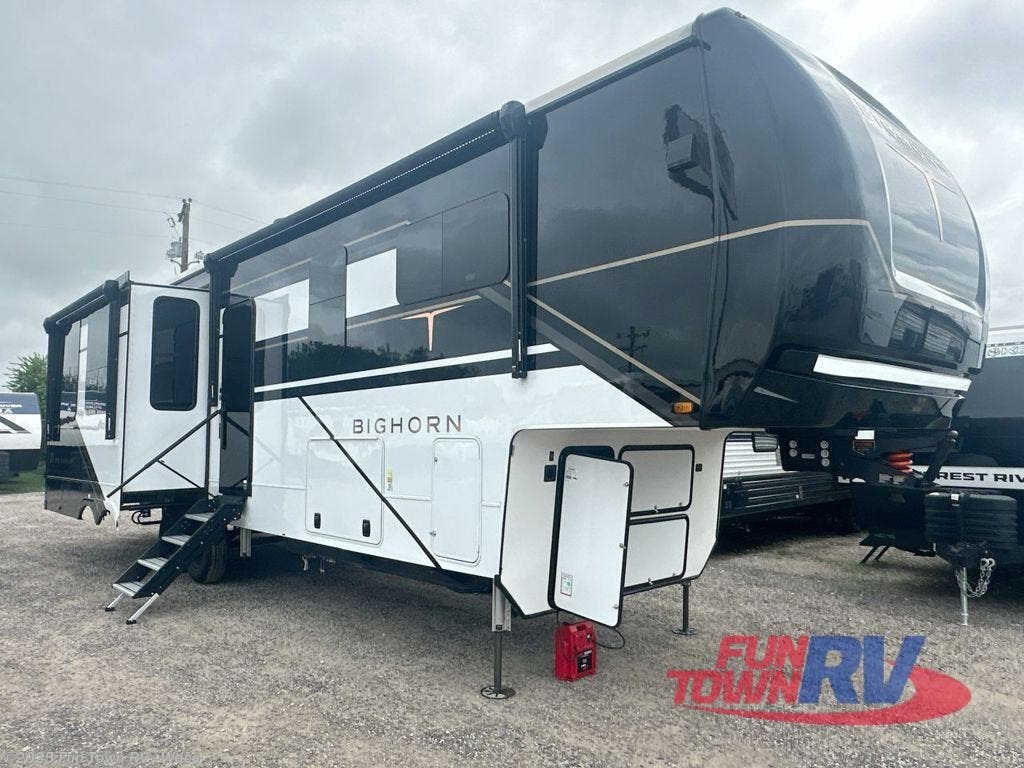 New 2025 Heartland Bighorn 331RL available in Hewitt, Texas