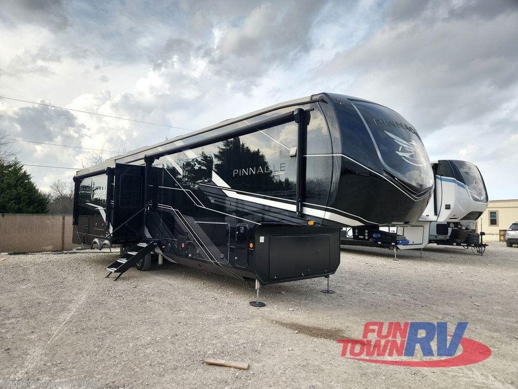 Used 2025 Jayco Pinnacle 36FBTS available in Hewitt, Texas