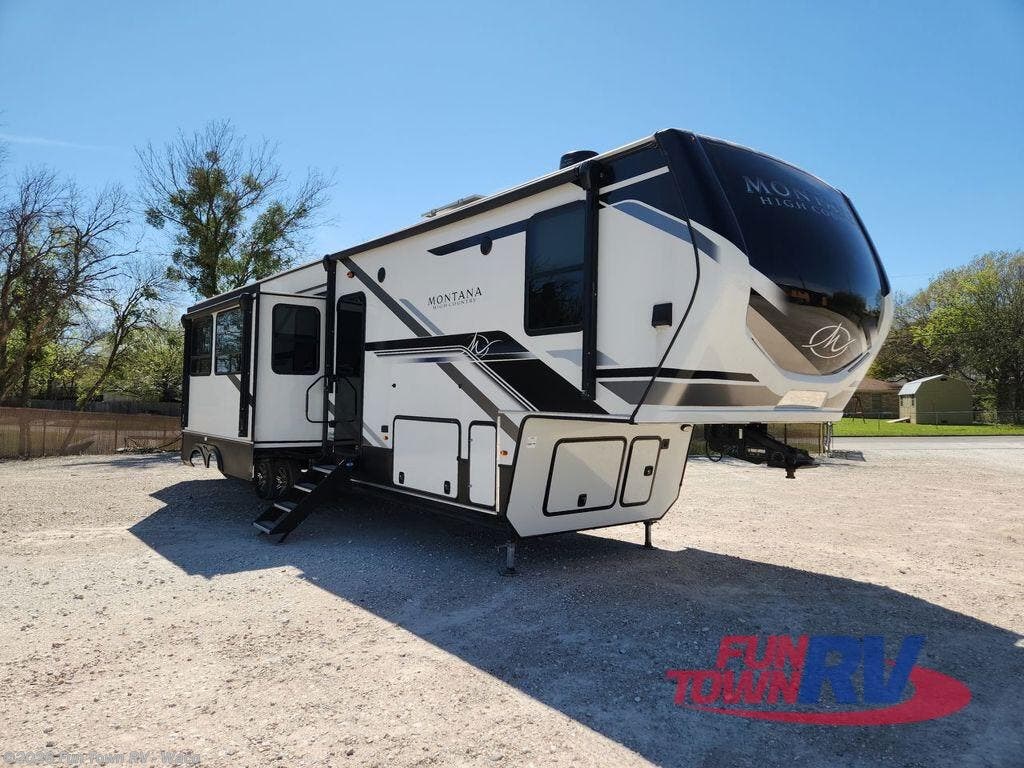 Used 2024 Keystone Montana High Country 381TB available in Hewitt, Texas