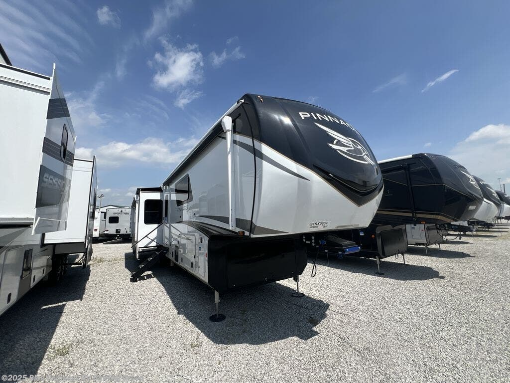 New 2025 Jayco Pinnacle 38FBRK available in Bowling Green, Kentucky