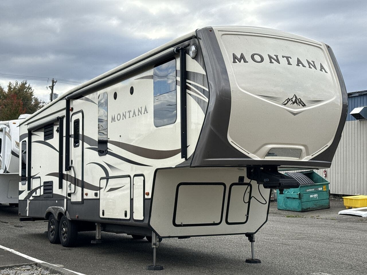 Used 2018 Keystone Montana 3160RL available in Fife, Washington