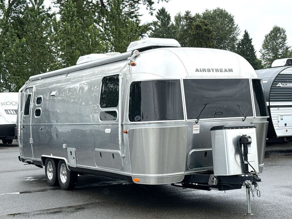 Used 2022 Airstream Flying Cloud 27FB Twin available in Fife, Washington