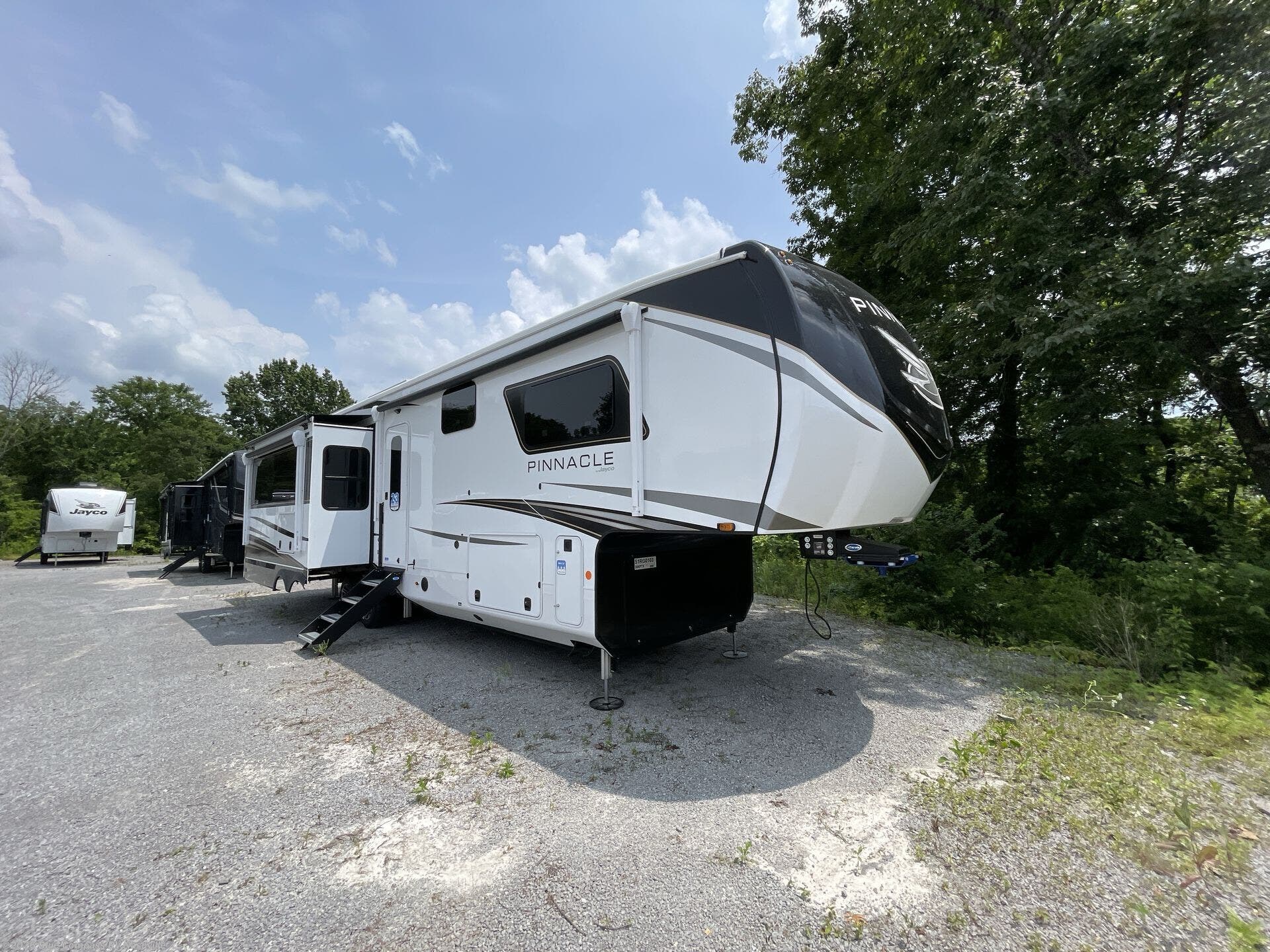 New 2025 Jayco Pinnacle 38KPTS available in Lebanon, Tennessee