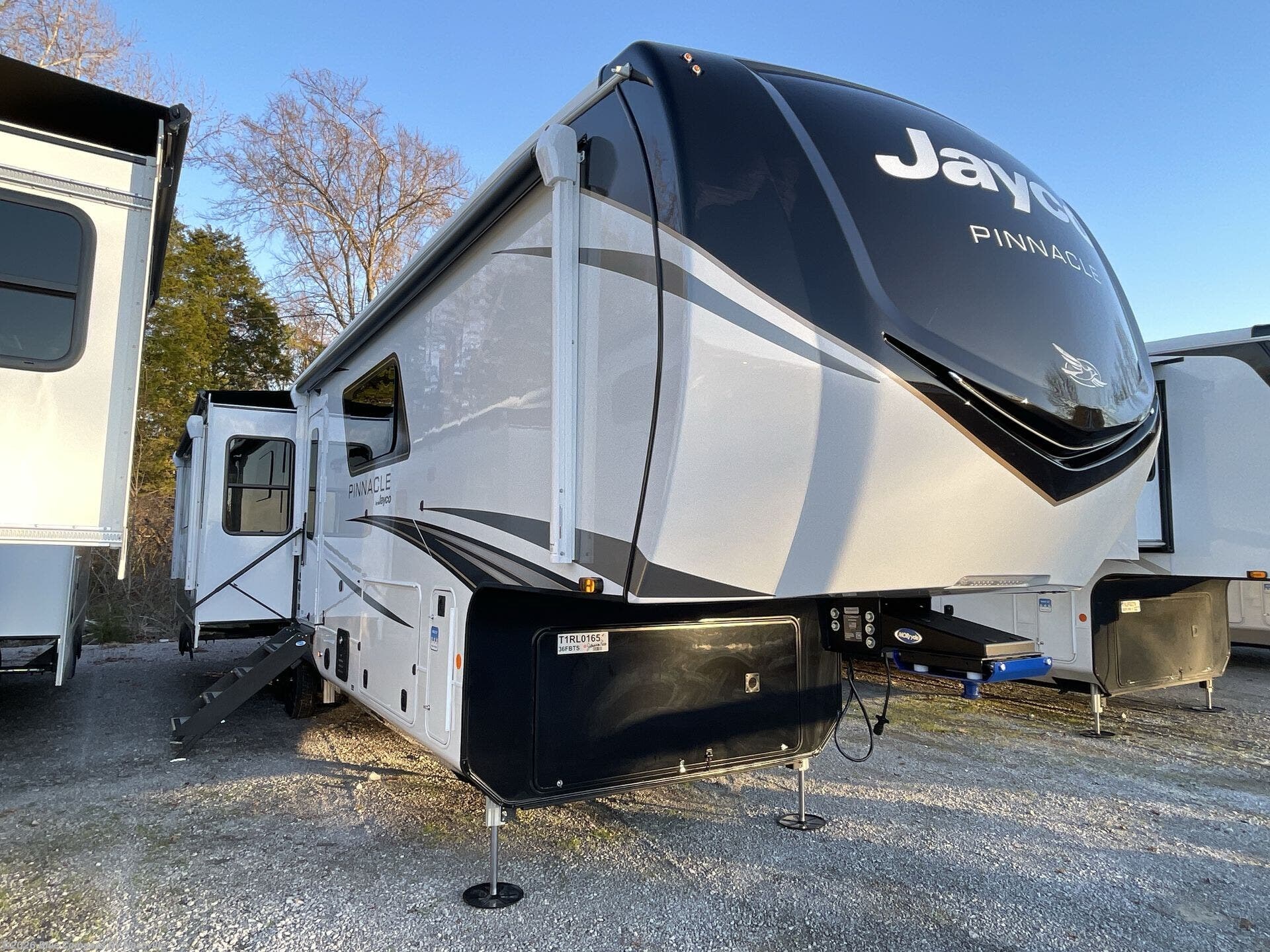 New 2026 Jayco Pinnacle 36FBTS available in Lebanon, Tennessee