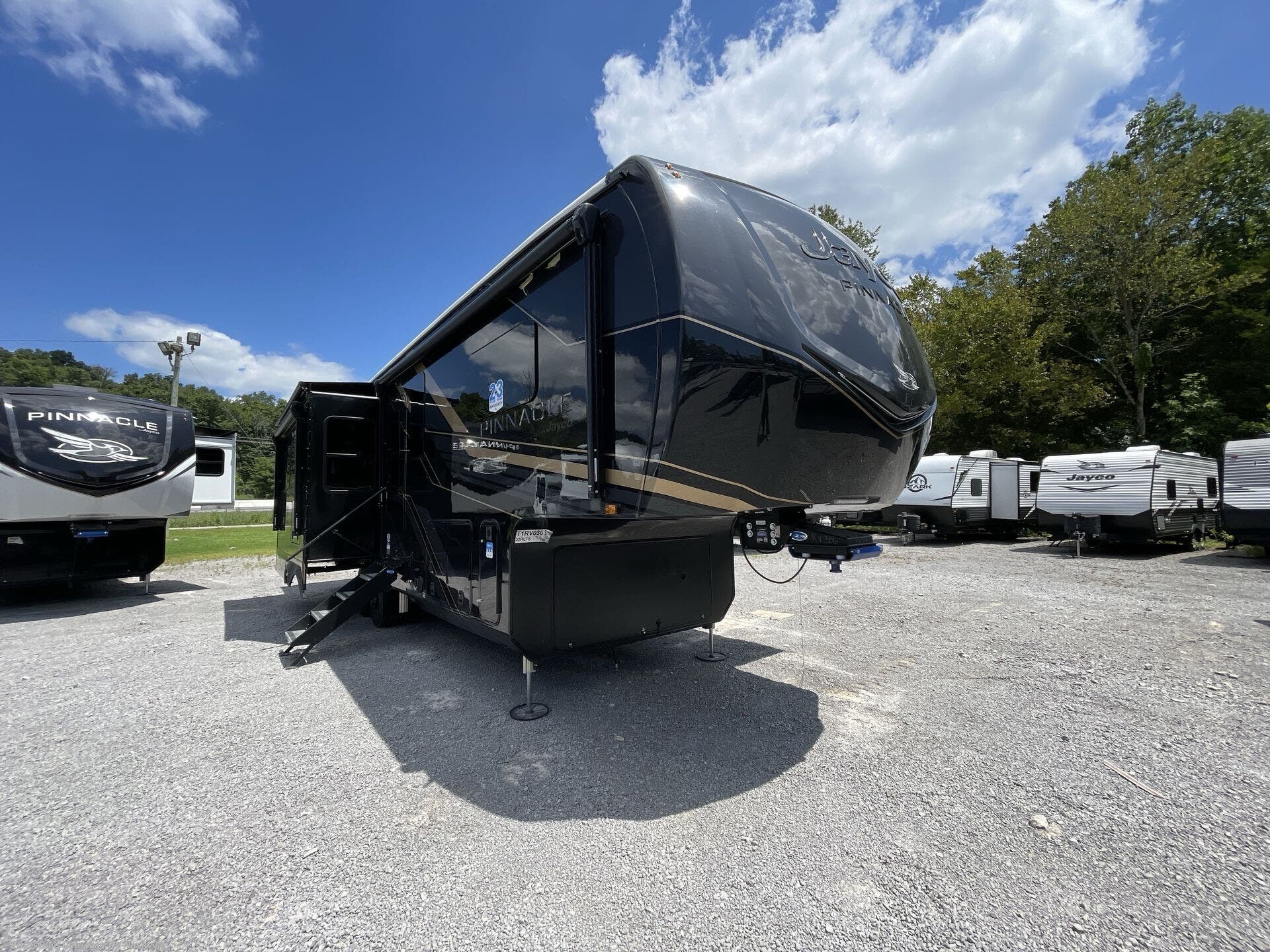 New 2026 Jayco Pinnacle 32RLTS available in Lebanon, Tennessee