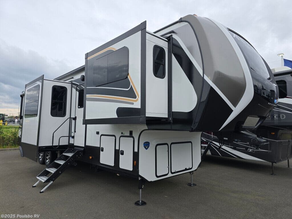 New 2025 Keystone Alpine 3700FL available in Mount Vernon, Washington