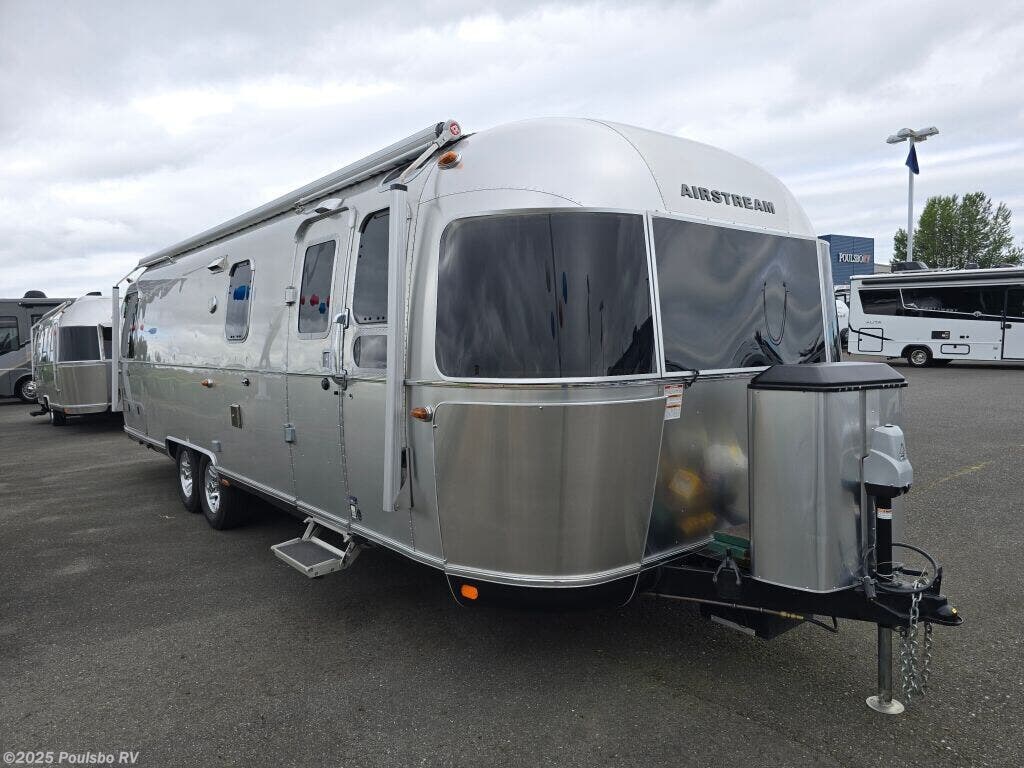 Used 2018 Airstream Classic 30RB TWIN available in Mount Vernon, Washington