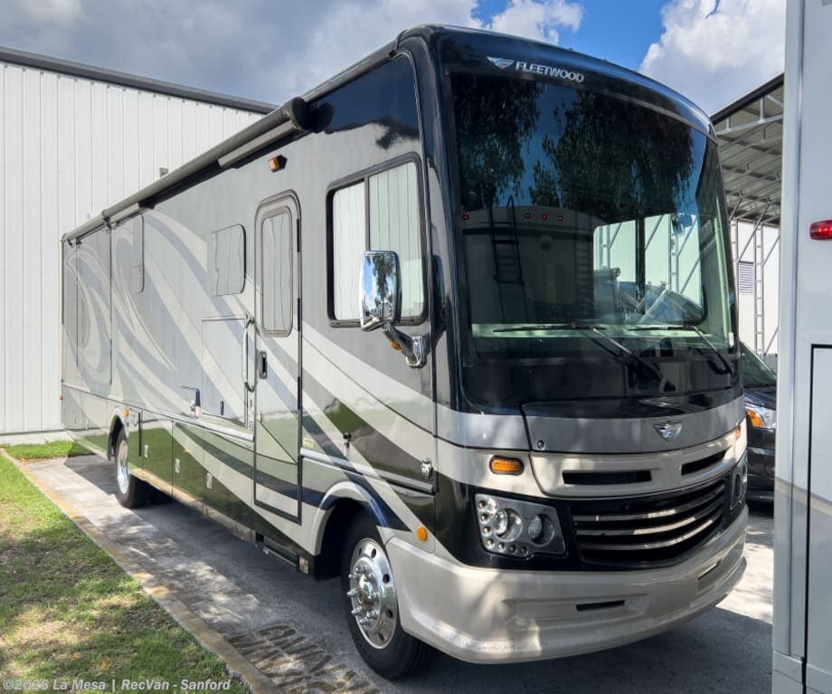 Used 2018  Fleetwood Southwind 35K by Fleetwood from La Mesa | RecVan - Sanford in Sanford, FL