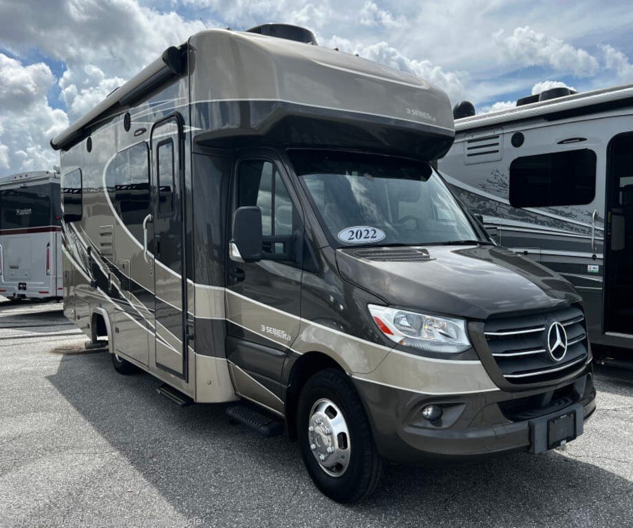 Used 2022 Dynamax Corp  ISATA SERIES 3 24RW available in Port St. Lucie, Florida