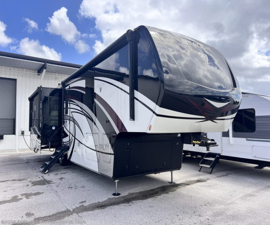 Used 2022 Vanleigh Beacon 39FBB available in Port St. Lucie, Florida