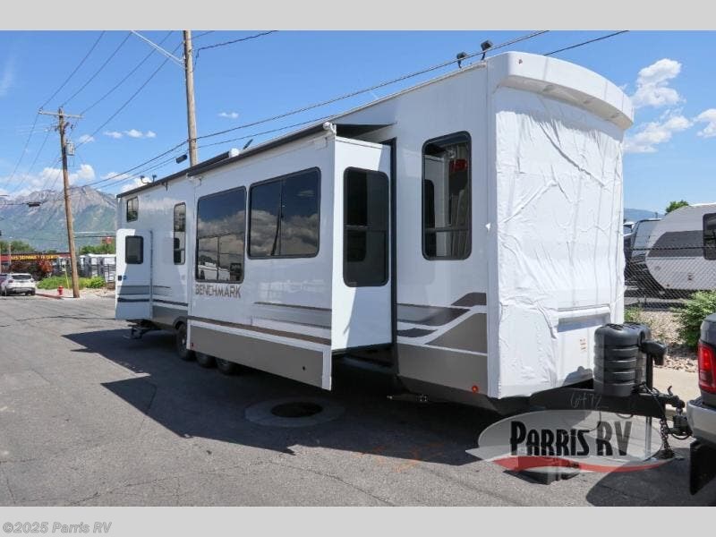 New 2025 Alliance RV Benchmark 42LFT available in Murray, Utah