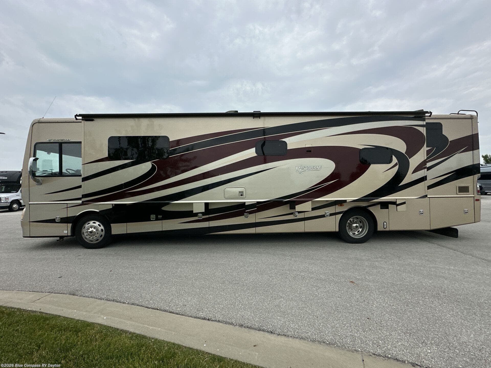 Used 2016  Fleetwood Discovery 40E by Fleetwood from Blue Compass RV Dayton in New Carlisle, OH