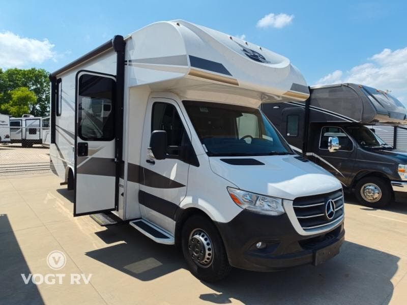 Used 2024  Jayco Melbourne 24L by Jayco from Vogt Family Fun Center  in Fort Worth, TX