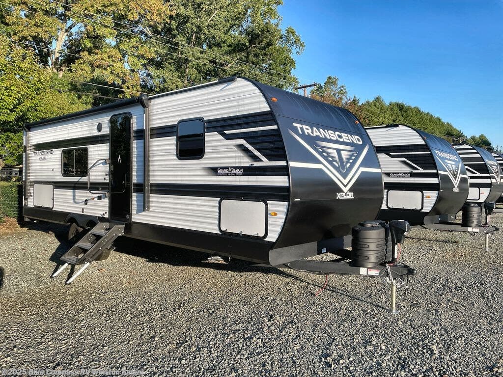 Used 2025 Grand Design Transcend Xplor 26BHX available in Rural Hall, North Carolina