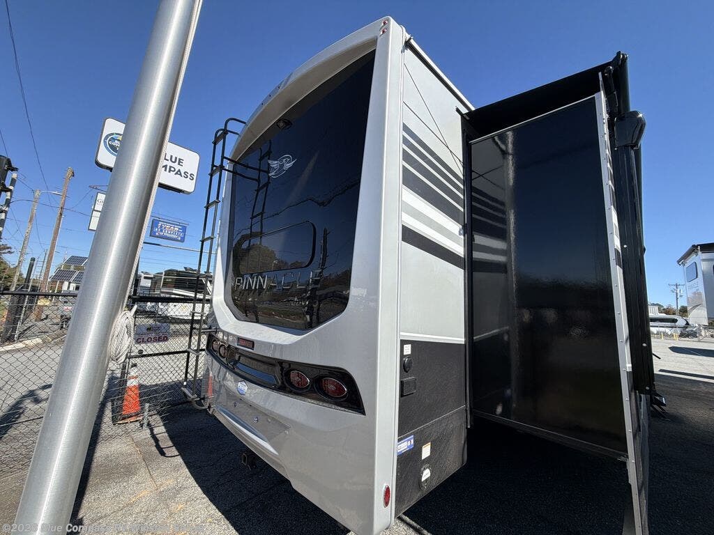 New 2026 Jayco Pinnacle 38FBRK available in Rural Hall, North Carolina